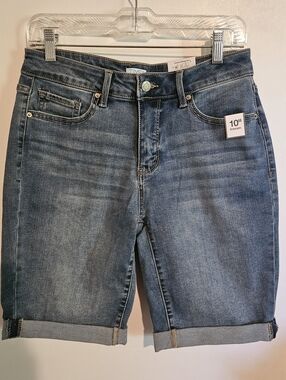Time and Tru Womens  High Rise Bermuda Denim Shorts Size 8 NWT Knee Length Cuff